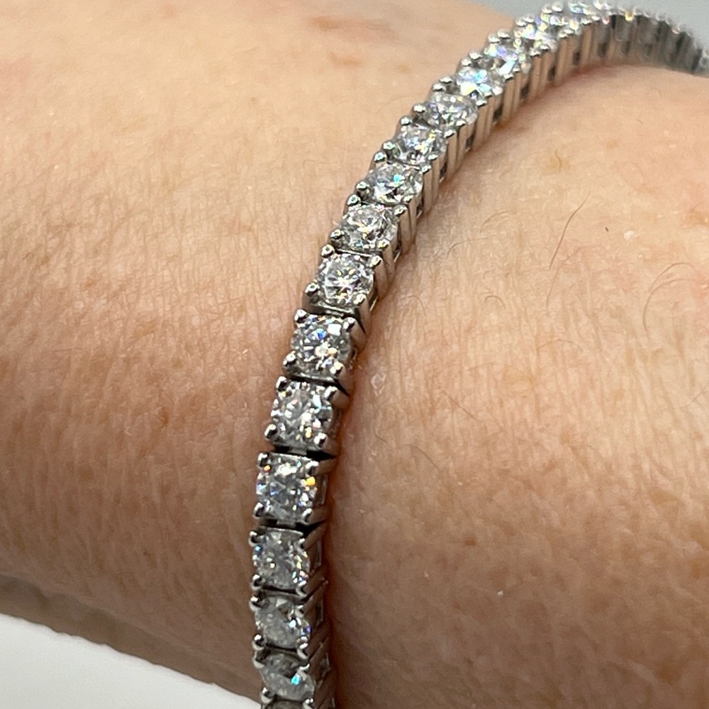 AAA 3mm Round White Moissanite Tennis Bracelet. D-color, VVSI. High-end stones!